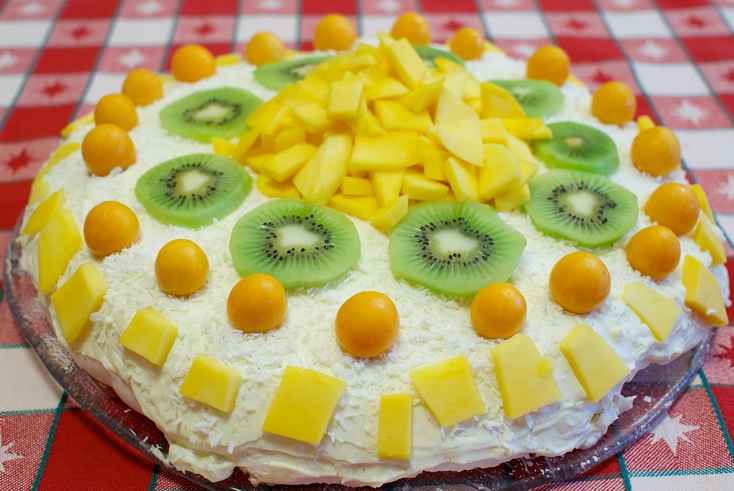 Marängtårta med tropiskafrukter