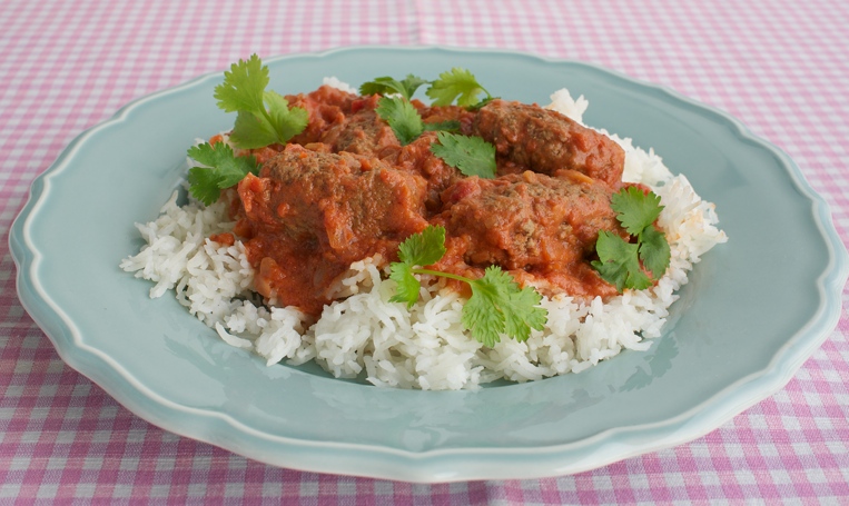 Köttfärsrullar i het sås