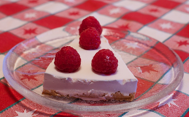 Paj med hallonpannacotta