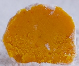 Delad vit saffranstryffel