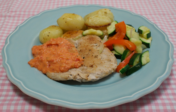 Fläskkotlett med barbecuesås och stekt potatis