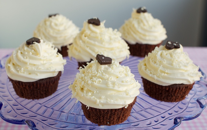 Chokladmuffins med vit chokladfrosting
